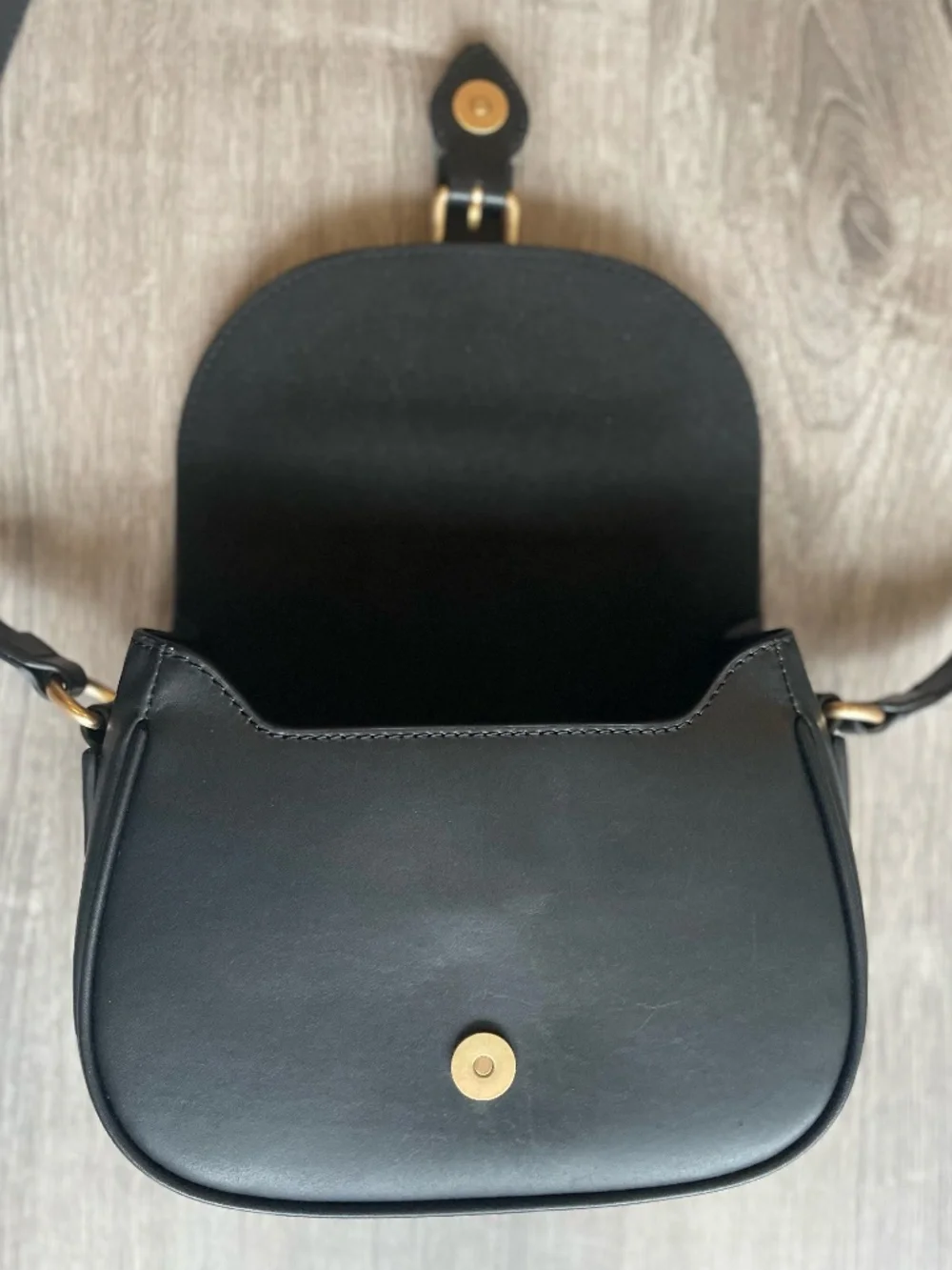Banana Republic Black Leather Saddle Crossbody Bag Brass Buckle Flap